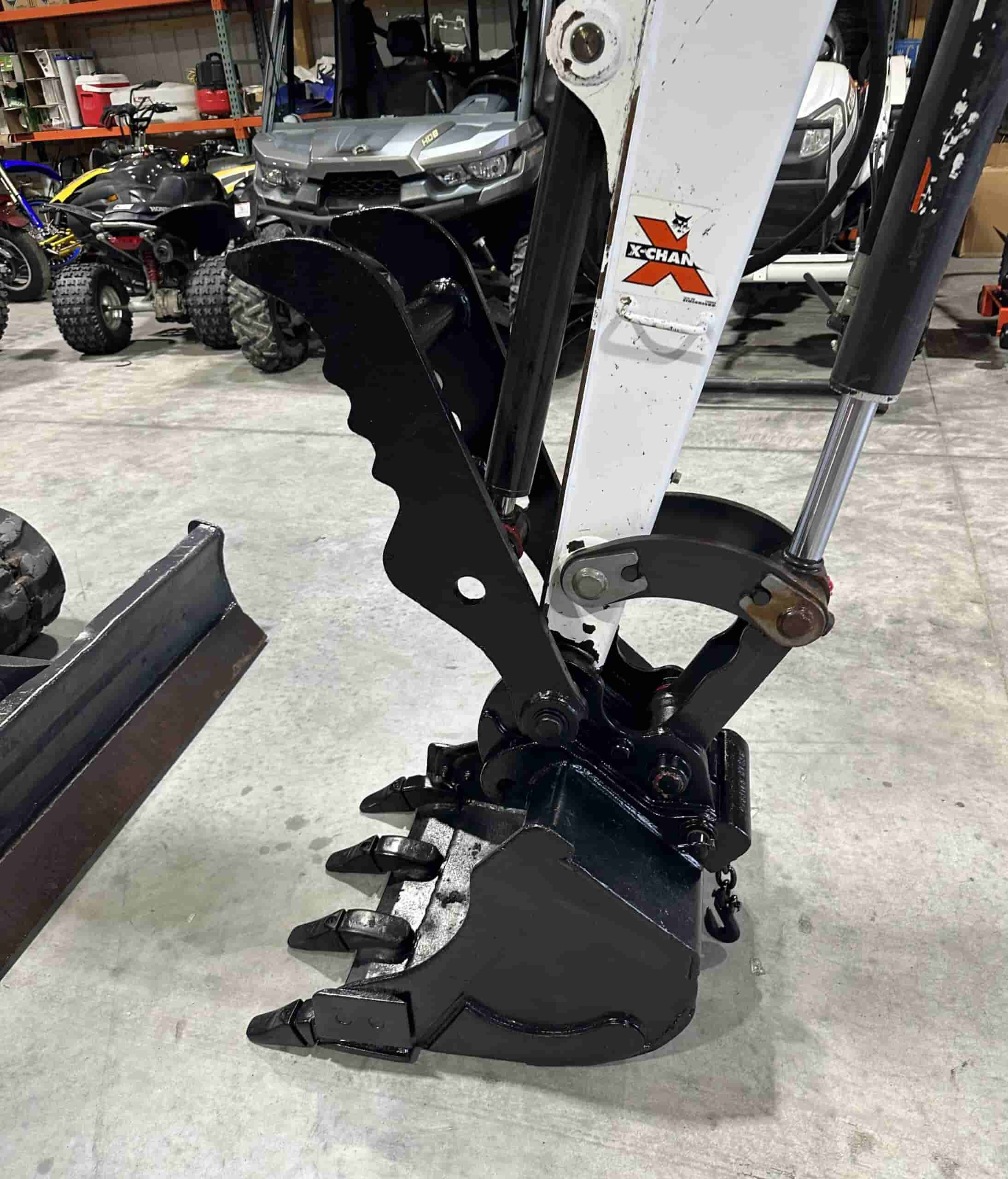 2015 BOBCAT E32i
